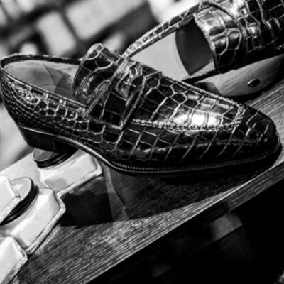 Handmade men's black almond toe crocodile texture leather moccasin dress shoes