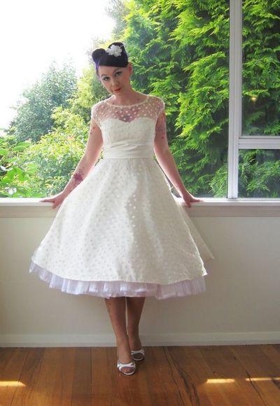 Polka Dots Ball Gown Tulle Wedding Dresses Crew Neck Tea Length Bridal Gowns