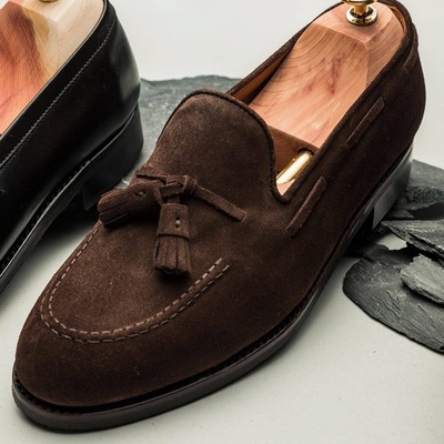 Decent handmade dark brown tassels loafer formal shoes in genuine suede for men