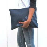 'Luminous' - Glow in the Dark Clutch - Thumbnail 1