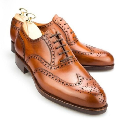 Decorative medallion golden brown full brogue oxford leather dress shoes for men