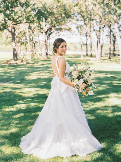 Ball Gown Tulle Wedding Dresses Deep V Neck Appliques Garden Bridal Gowns with Big Bow