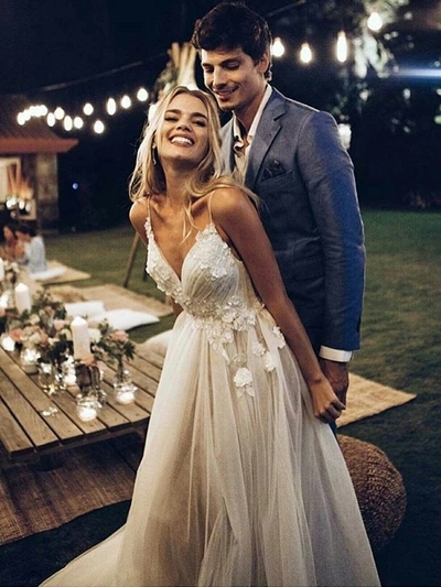 Excellent Tulle Spaghetti Straps Neckline A-line Wedding Dresses With Appliques 