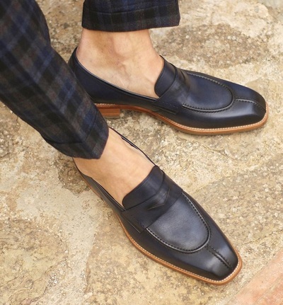 Featuring Chisel Split Toe Make Loafer / hand painted calf and natural leather soles