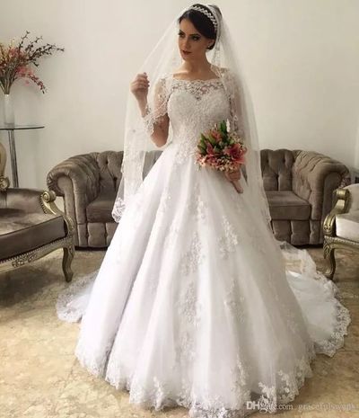 Gorgeous Ball Gown Scoop Neck Long Sleeves Appliques Wedding Dresses
