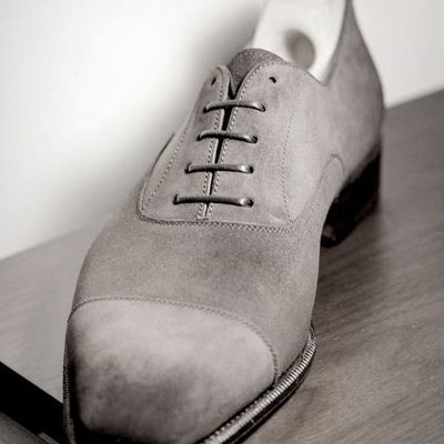 Trendy western style gentlemen wear grey suede cap toe lace up shoes