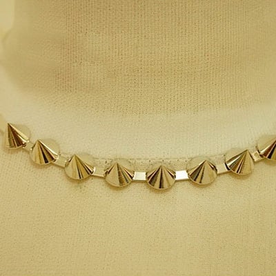 Womens alloy spike necklace