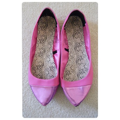 Pink divided flats