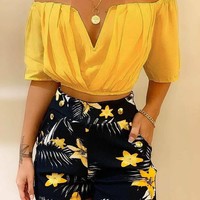 Off Shoulder Ruched Top & Tropical Print Shorts Set - Thumbnail 2