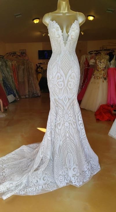 Gorgeous Mermaid V Neck Lace Wedding Dresses