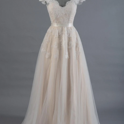 Cap sleeve v-neck lace wedding dress with tulle skirt and v-back，607