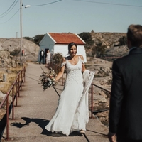 Attractive V-neck A-line Wedding Dresses Appliqued Chapel Train Bridal Gowns - Thumbnail 2