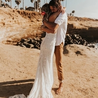 Elegant Lace Halter Backless V-Neck Floor-length Mermaid Wedding Dress - Thumbnail 1