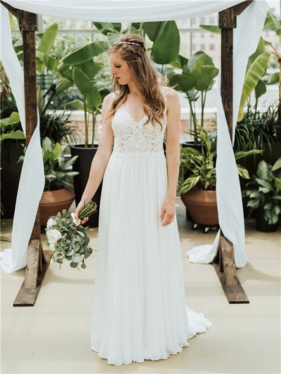 Elegant A-Line V Neck Open Back White Chiffon Beach Wedding Dresses with Appliques