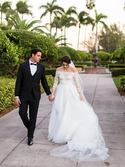 Off-shoulder Long Sleeves Lace Tulle Wedding Dresses With Train