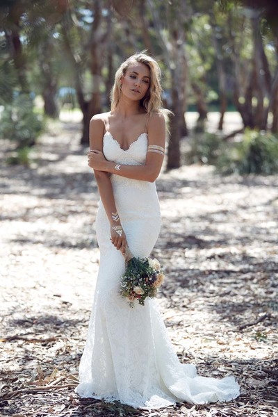 Exquisite Mermaid V Neck Spaghetti Straps White Lace Wedding Dresses
