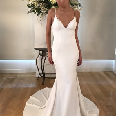 Charming mermaid v neck spaghetti straps satin wedding dresses with button