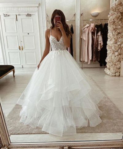 Ball Gown V Neck Spaghetti Straps Lace Wedding Dresses with Beading