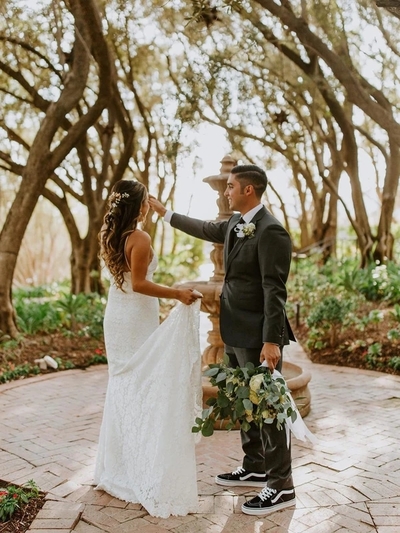 Simple Lace Spaghetti Straps V-Neck Sheath Wedding Dresses