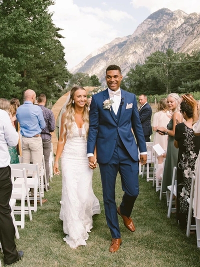 Charming V-Neck Lace Appliuqed Wedding Dresses Backless Bridal Gowns