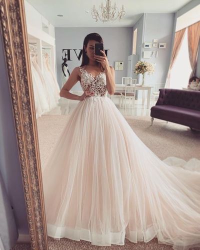 Sweet Ball Gown V Neck Tulle Wedding Dresses with Appliques