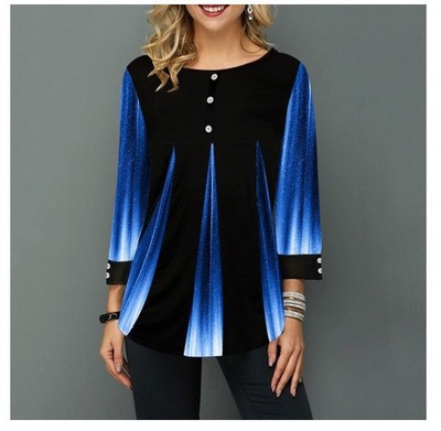 Gradient Button Detail Printed Round Neck T Shirt
