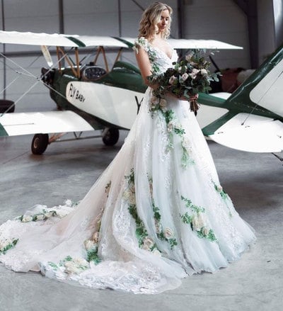 V Neck V Back Wedding Dresses Bridal Gown with Garden Flowers