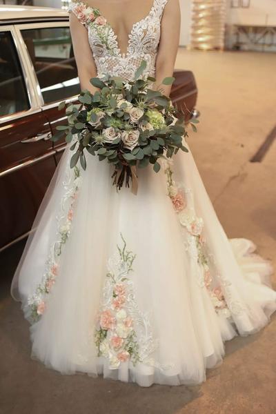 Princess Ball Gown V Neck Tulle White Wedding Dresses