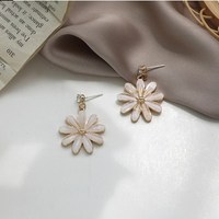 Kawaii Daisy Stud Earrings - Thumbnail 1