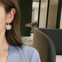 Kawaii Daisy Stud Earrings - Thumbnail 3