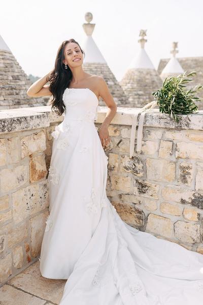 2021 Handmade Flowers Wedding Gown with Strapless Bodice