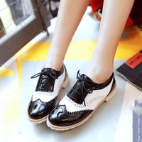 Chic Black and White Lace up Oxford Shoes - Thumbnail 3