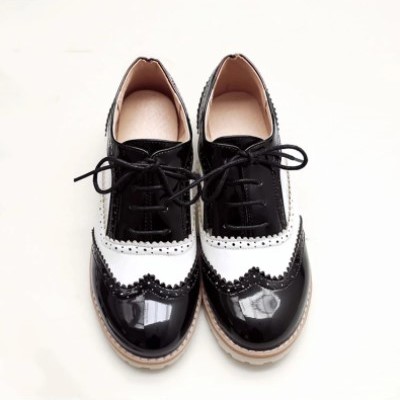 Chic black and white lace up oxford shoes - Thumbnail 5