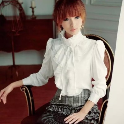 Beautiful ruffled long sleeve blouse in black and white