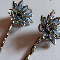 Vintage Sapphire Blue Glass Lily Bobby Pin Set