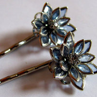 Vintage Sapphire Blue Glass Lily Bobby Pin Set - Thumbnail 1
