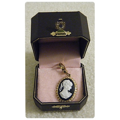 Juicy couture cameo charm