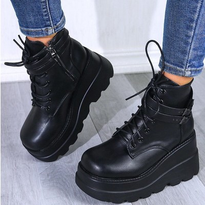 Trendy black platform side zip boots - Thumbnail 3
