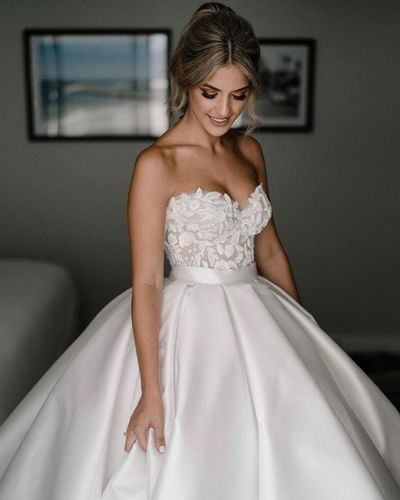 Retro & Fashion Ball Gown Sweetheart White Satin Wedding Dresses with Beading Appliques