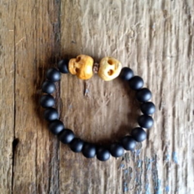 Carved wood skull & bead bracelet