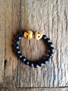 Carved wood skull & bead bracelet