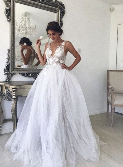 Ball Gown Tulle Wedding Dress Lace Appliques Bridal Gowns，815
