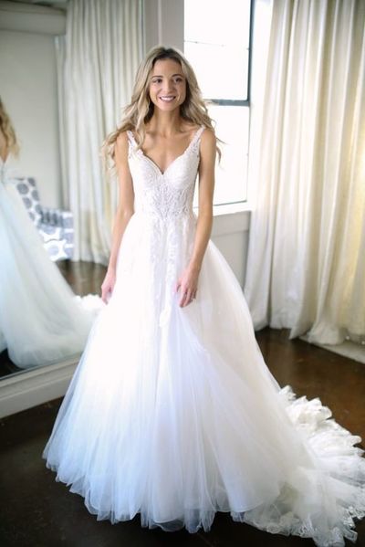 Beautiful A-Line V Neck Open Back White Tulle Lace Wedding Dresses