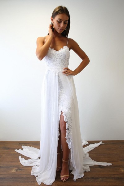 Sexy Bohemian Spaghetti Straps Lace Beach Wedding Dresses Spring Bridal Gowns