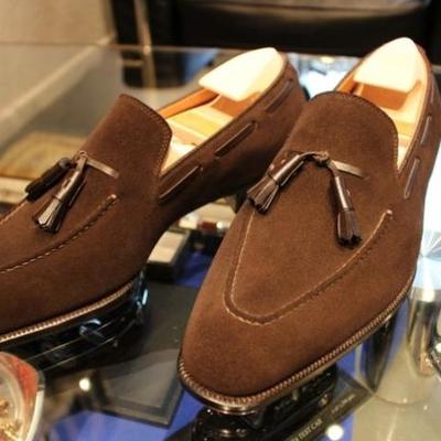 Brown tasseled stylish men's foot wear leather loafers