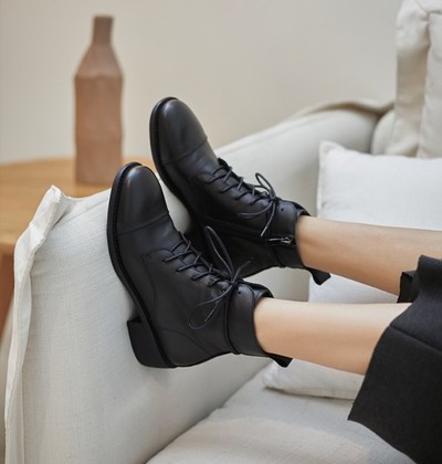 Autumn and Winter Stylish Leather Lace up Classic Ankle Boots