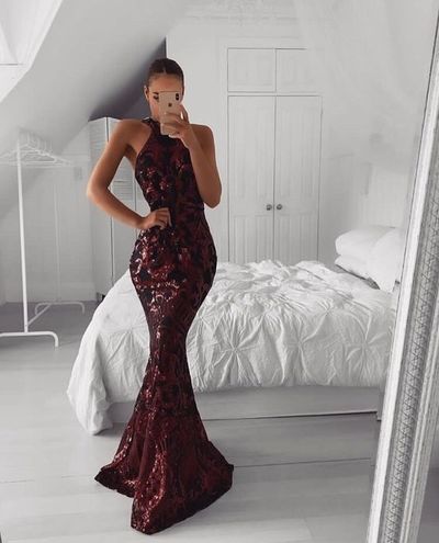 Charming Mermaid Halter Burgundy Sequin Long Prom Evening Dresses