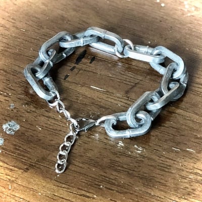 Hard chain wristband