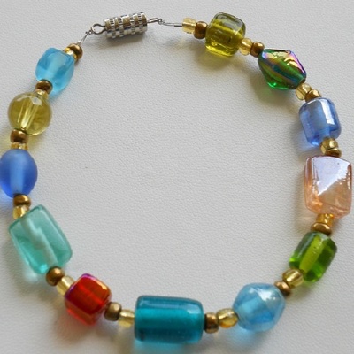 Golden sheen bead bracelet