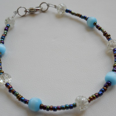 Sky blue and crackle glass bead bracelet